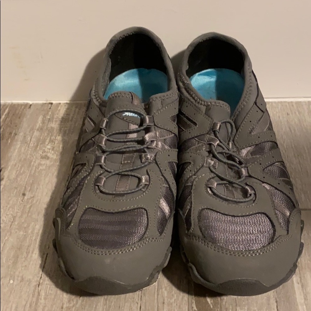 Gray Skechers Sneakers
